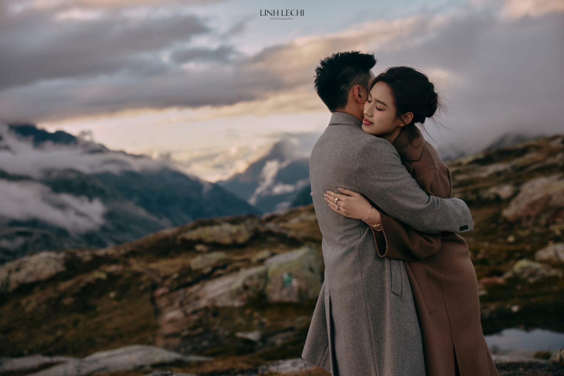 Lộ khoảnh khắc Hoa hậu Đỗ Thị Hà và ông xã tình tứ giữa trời Âu, khiến dân tình “tan chảy” - ảnh 4