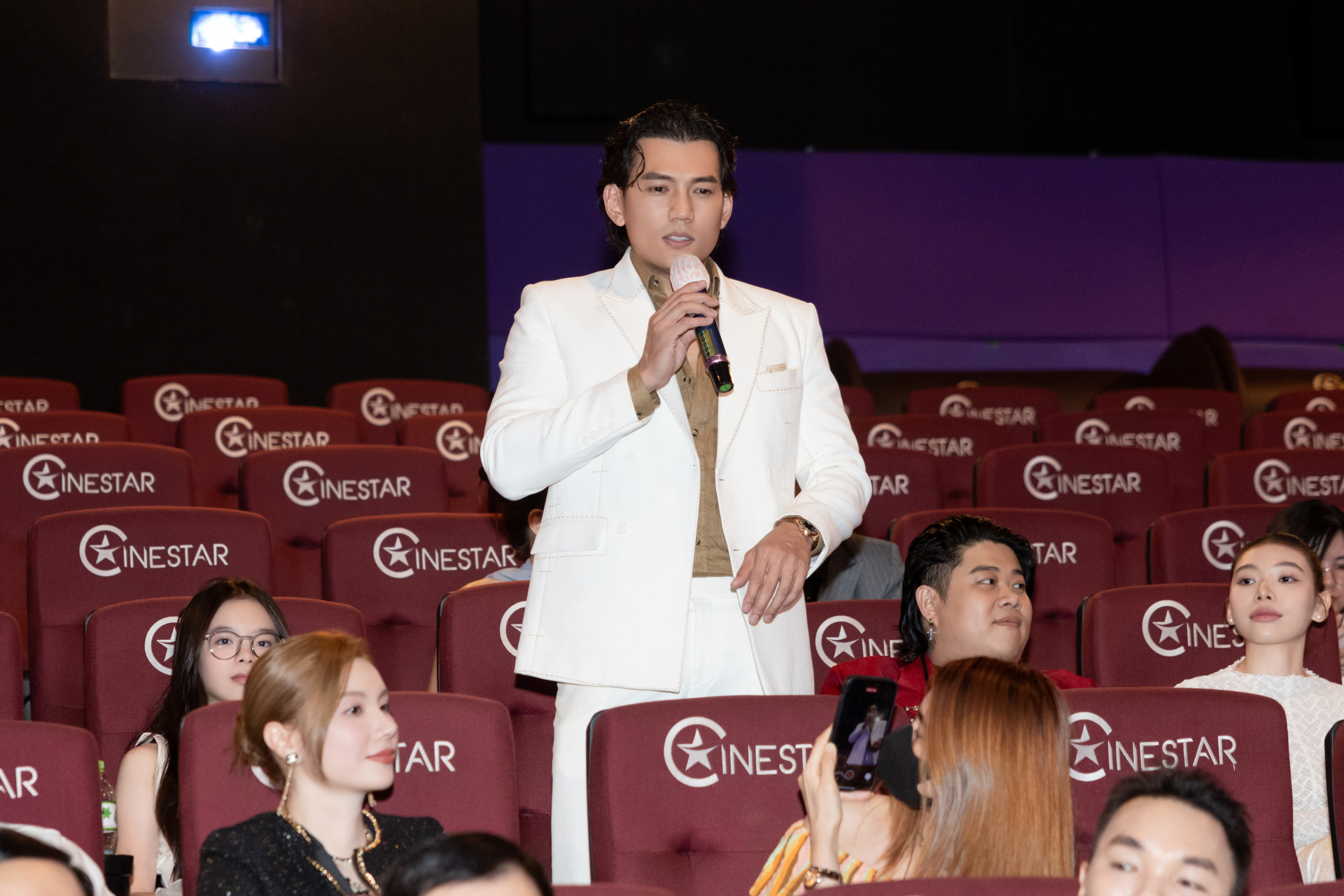 Phương Trinh Jolie kết hợp OnlyC trở lại âm nhạc sau 5 năm với MV “Sứ thần mùa đông - ảnh 3