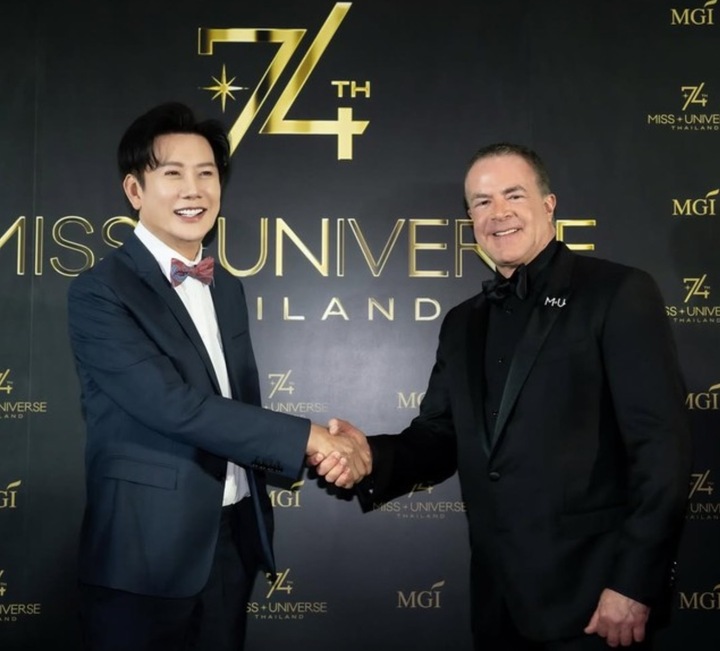 Những ngày qua, MUT và MUO khiến fan sắc đẹp bị xoay mồng mồng khi liên tiếp thể hiện sự bất đồng trong khâu tổ chức cuộc thi năm nay