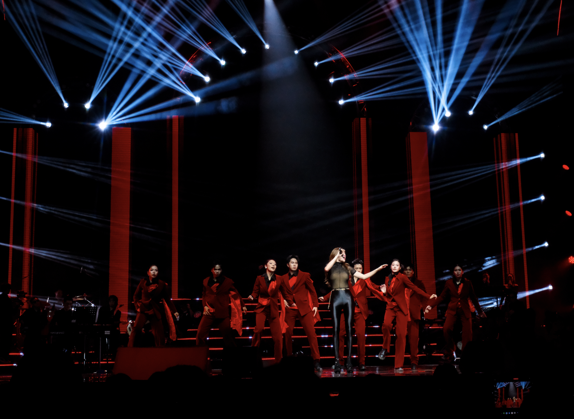 Hồ Ngọc Hà liên tiếp ủng hộ đồng bào miền Trung với tổng số tiền 1,3 tỷ đồng - ảnh 3