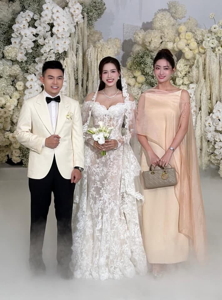 Người đẹp sinh năm 2000 đã gấp rút chia sẻ bức hình đẹp khác