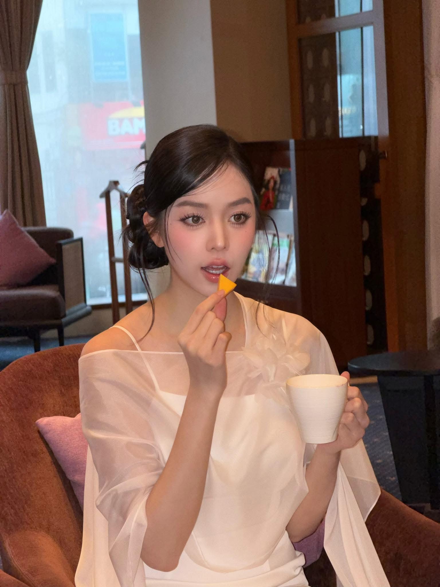 Makeup look mới Hoa hậu Thanh Thuỷ thế nào mà netizen xuýt xoa: ““Mỹ nhân đẹp nhất Việt Nam” - ảnh 3