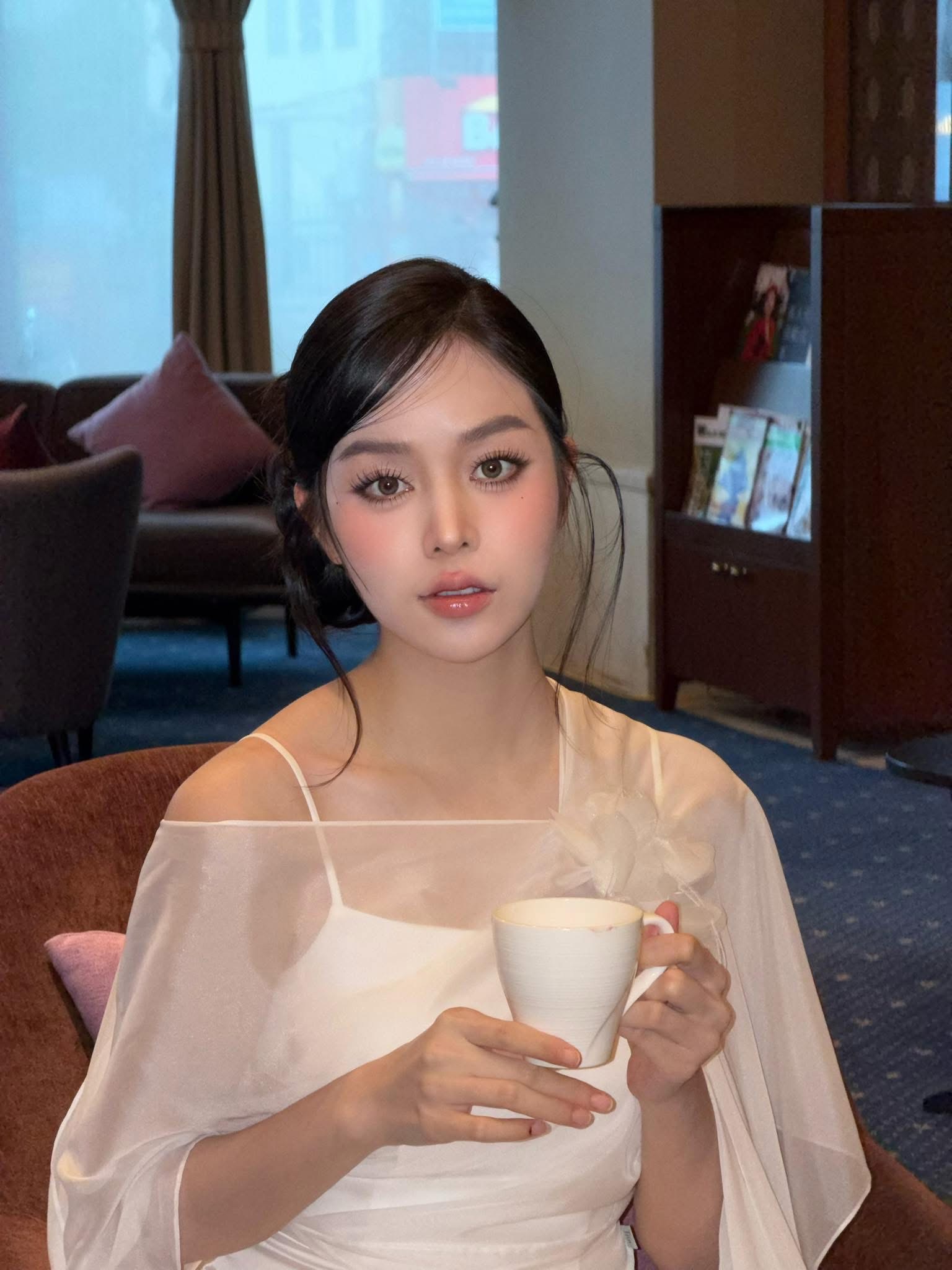 Makeup look mới Hoa hậu Thanh Thuỷ thế nào mà netizen xuýt xoa: ““Mỹ nhân đẹp nhất Việt Nam” - ảnh 2