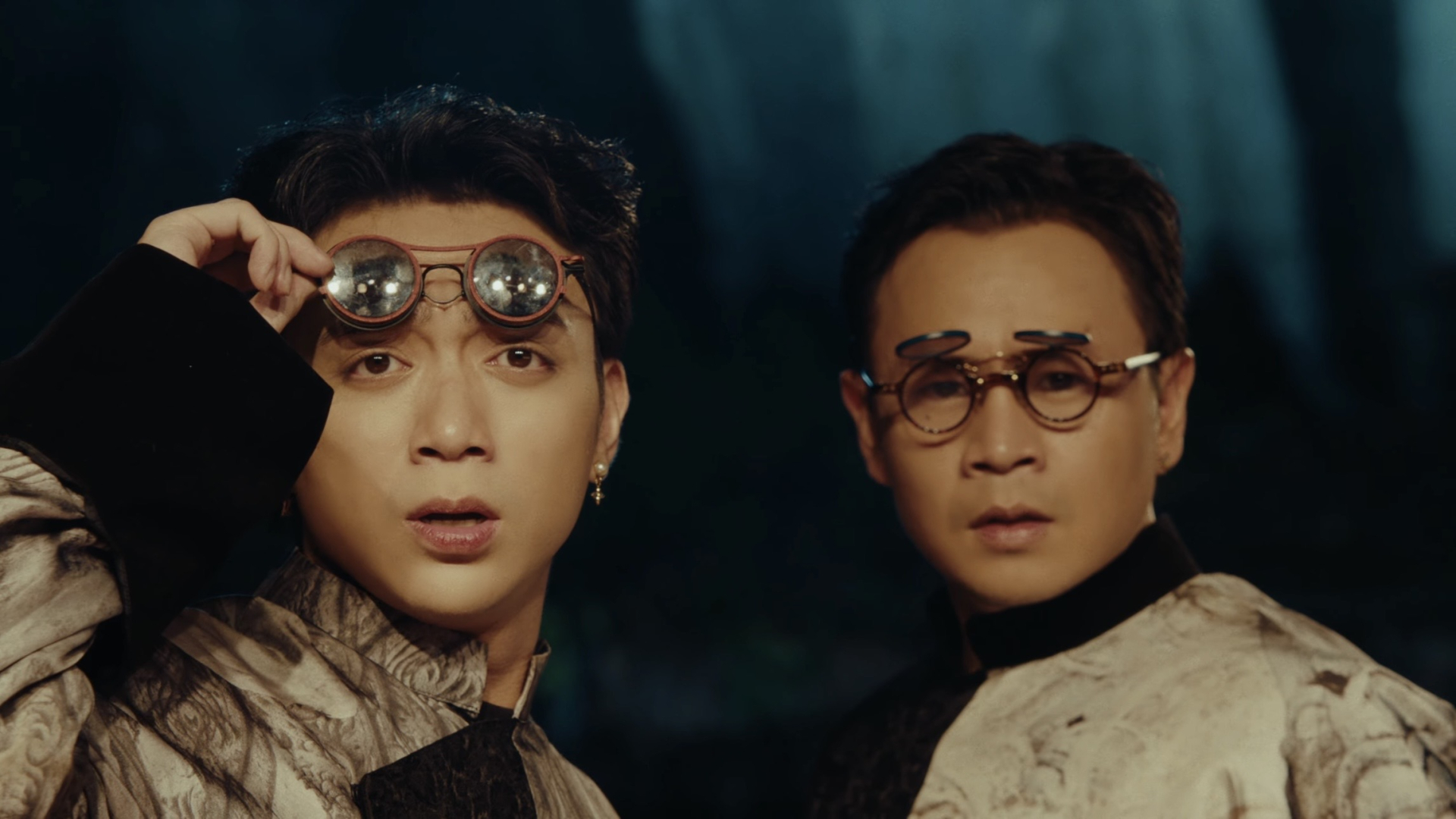 SOOBIN mang loạt trang sức xa xỉ và áo dài truyền thống vào MV “Mục Hạ Vô Nhân” - ảnh 1