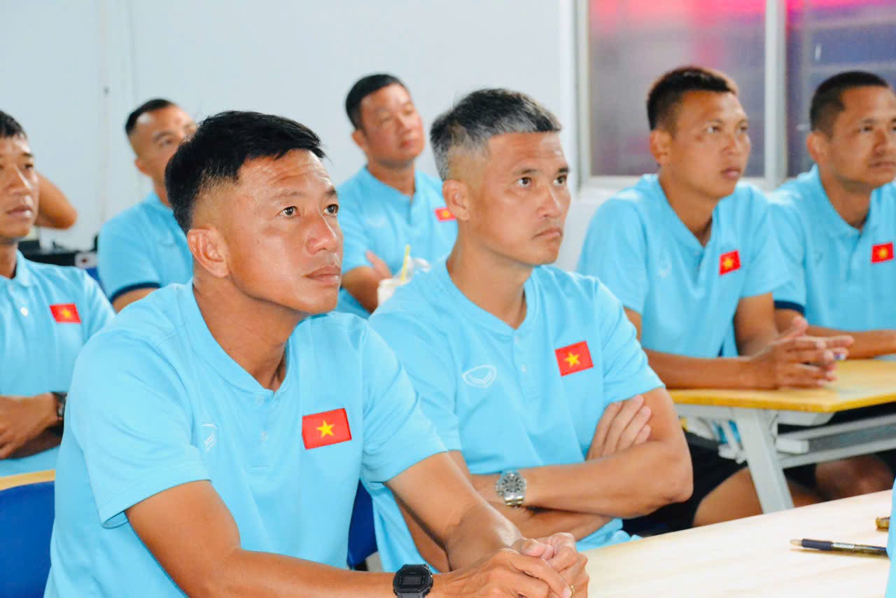 Công Vinh tóc bạc trắng, diện mạo thay đổi khiến khán giả không khỏi bất ngờ - ảnh 3