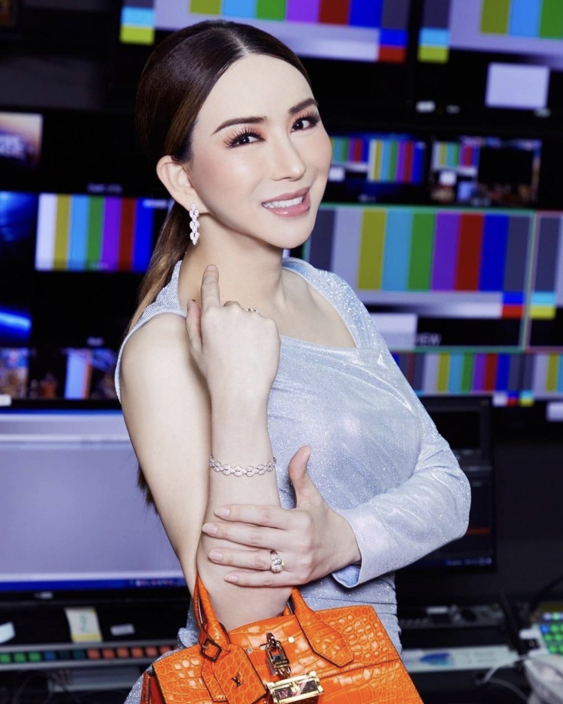 “Bà trùm” Hoa hậu Hoàn Vũ bị bắt khẩn cấp với cáo buộc lừa đảo - ảnh 3