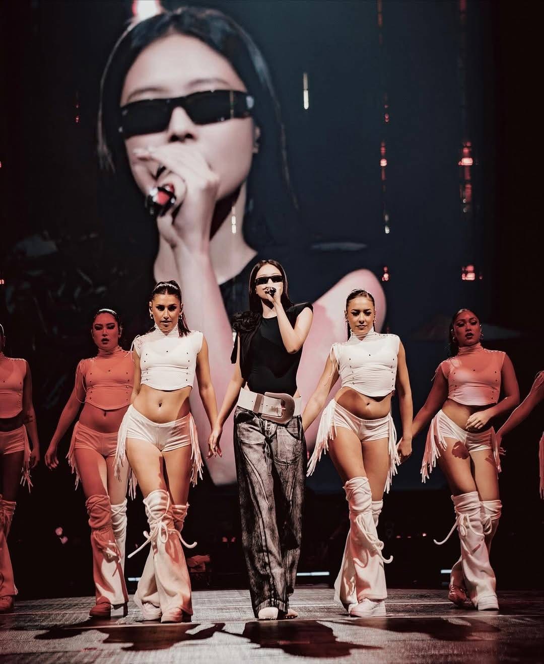 Jennie (BLACKPINK) vướng tranh cãi khi trạng thái “phụ thuộc” vào khán giả - ảnh 2