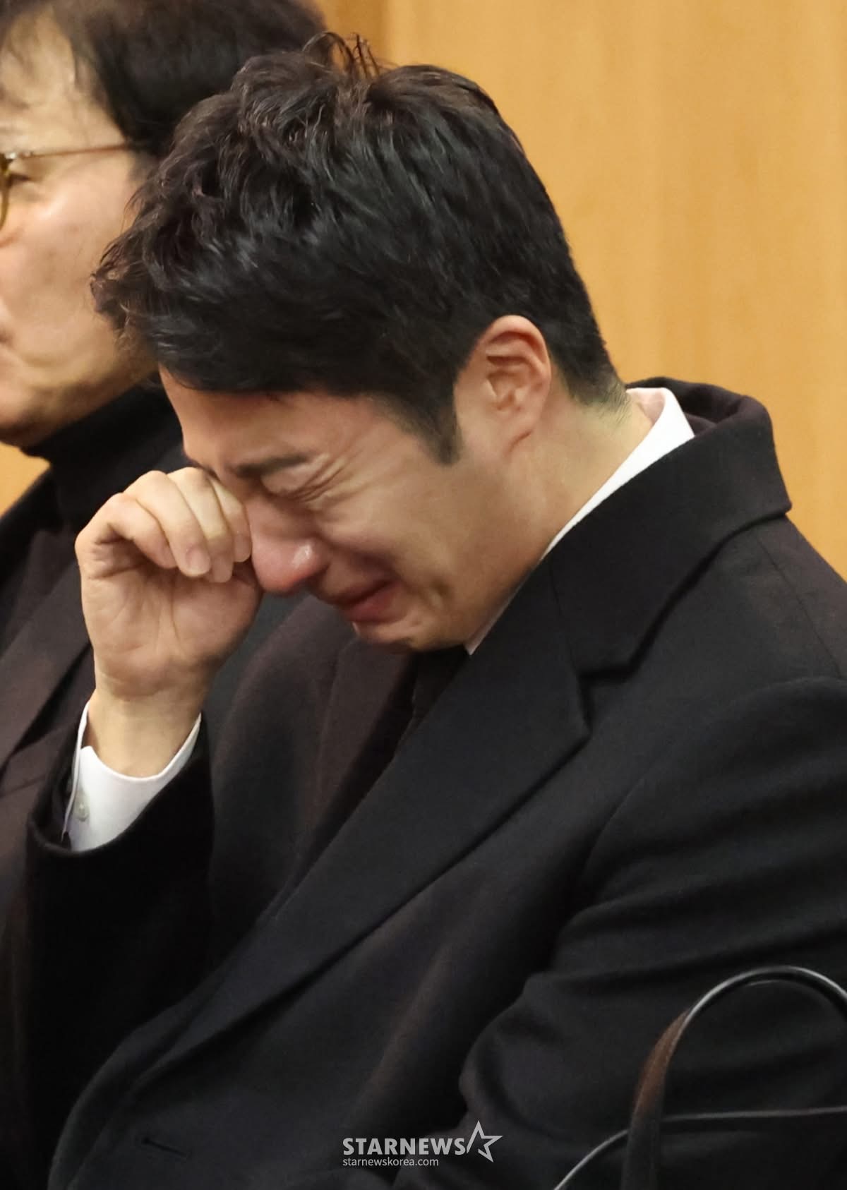 Ha Ji Won, “cháu trai” Jung Il Woo và dàn sao nghẹn ngào tiễn biệt 'ông nội quốc dân' Lee Soon Jae - ảnh 6