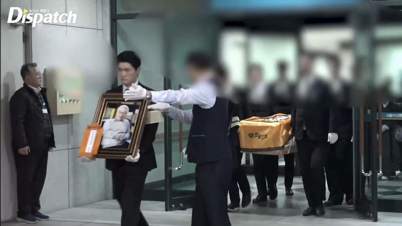 Ha Ji Won, “cháu trai” Jung Il Woo và dàn sao nghẹn ngào tiễn biệt 'ông nội quốc dân' Lee Soon Jae - ảnh 1