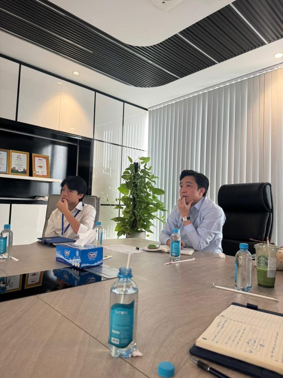 Mới 15 tuổi, con trai Cường Đô La - Hồ Ngọc Hà đã tự tay giúp đỡ bà con vùng lũ khiến netizen ngưỡng mộ - ảnh 5