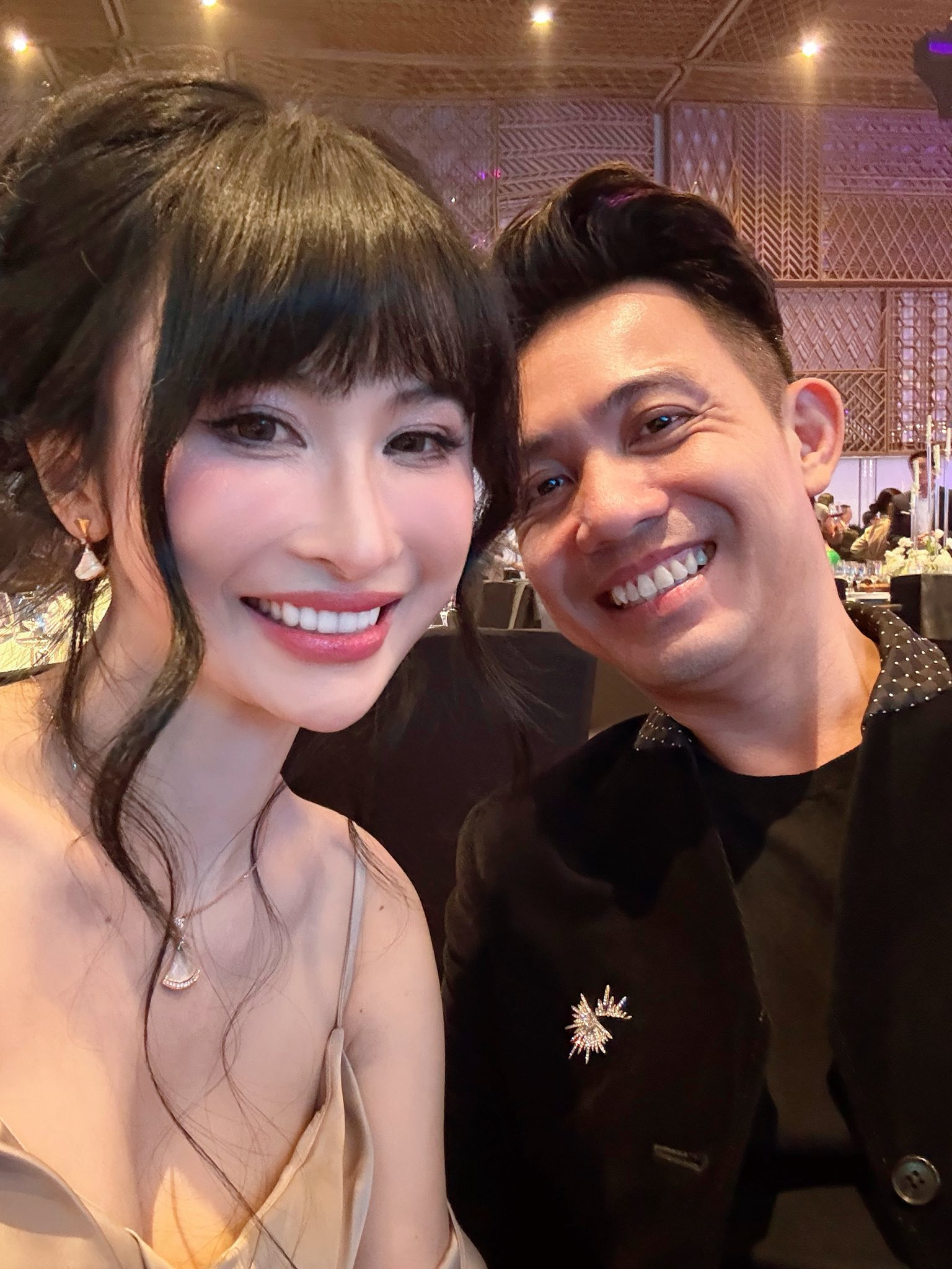 Choáng ngợp tiệc cưới phủ hoa tươi của Phan Hoàng và tiểu thư gia tộc nghìn tỷ - ảnh 5