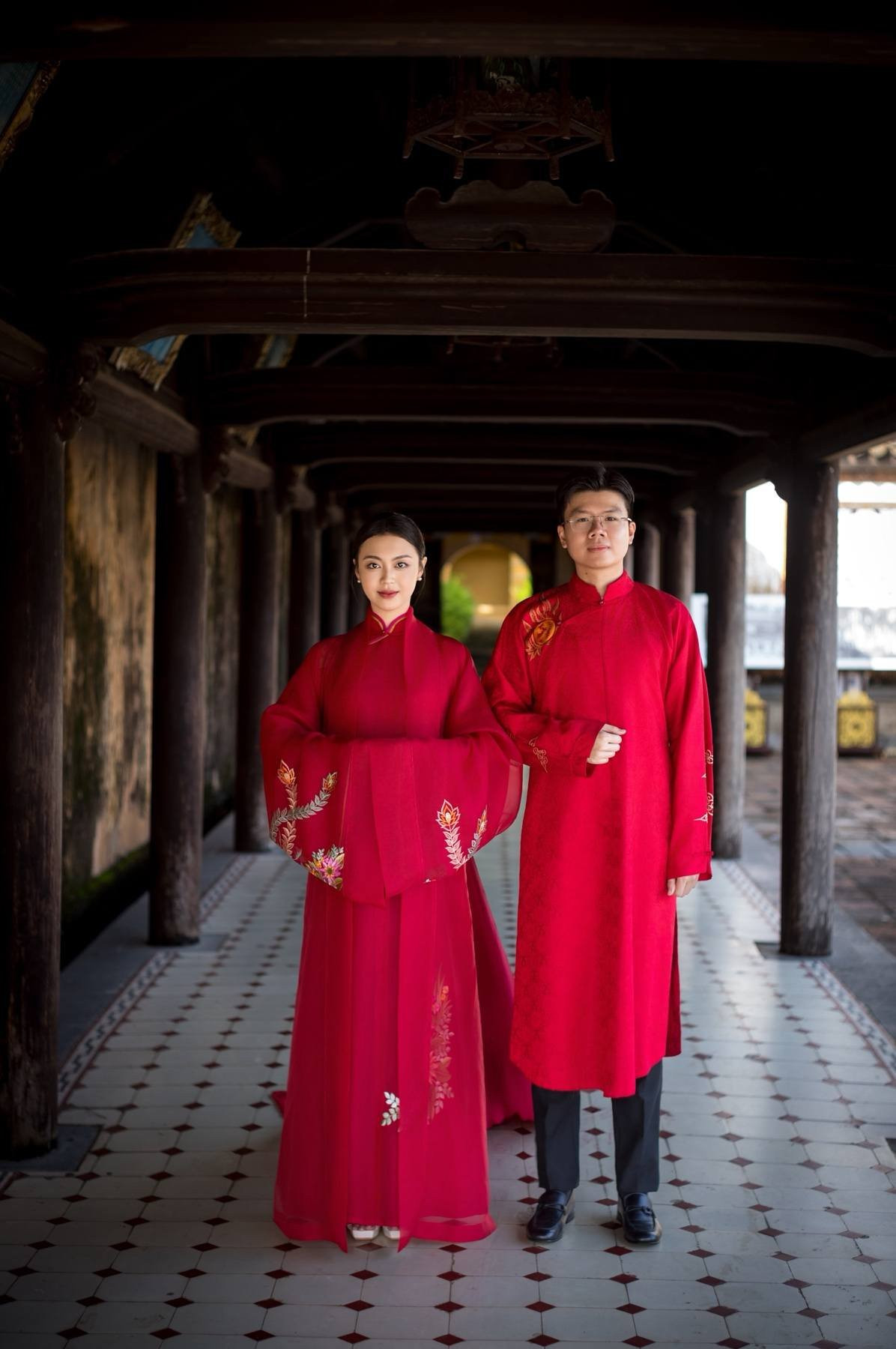 Choáng ngợp tiệc cưới phủ hoa tươi của Phan Hoàng và tiểu thư gia tộc nghìn tỷ - ảnh 11