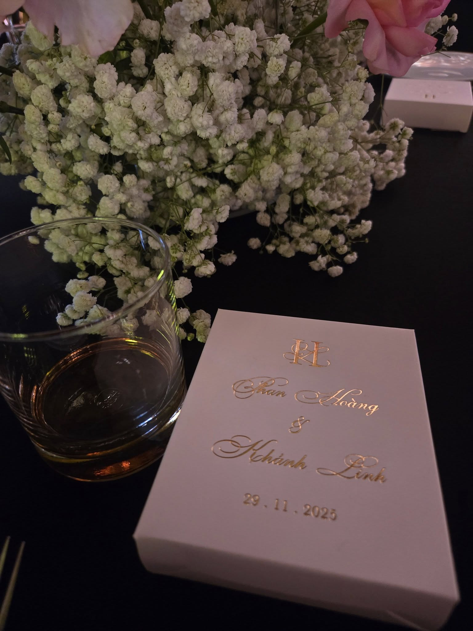 Choáng ngợp tiệc cưới phủ hoa tươi của Phan Hoàng và tiểu thư gia tộc nghìn tỷ - ảnh 10