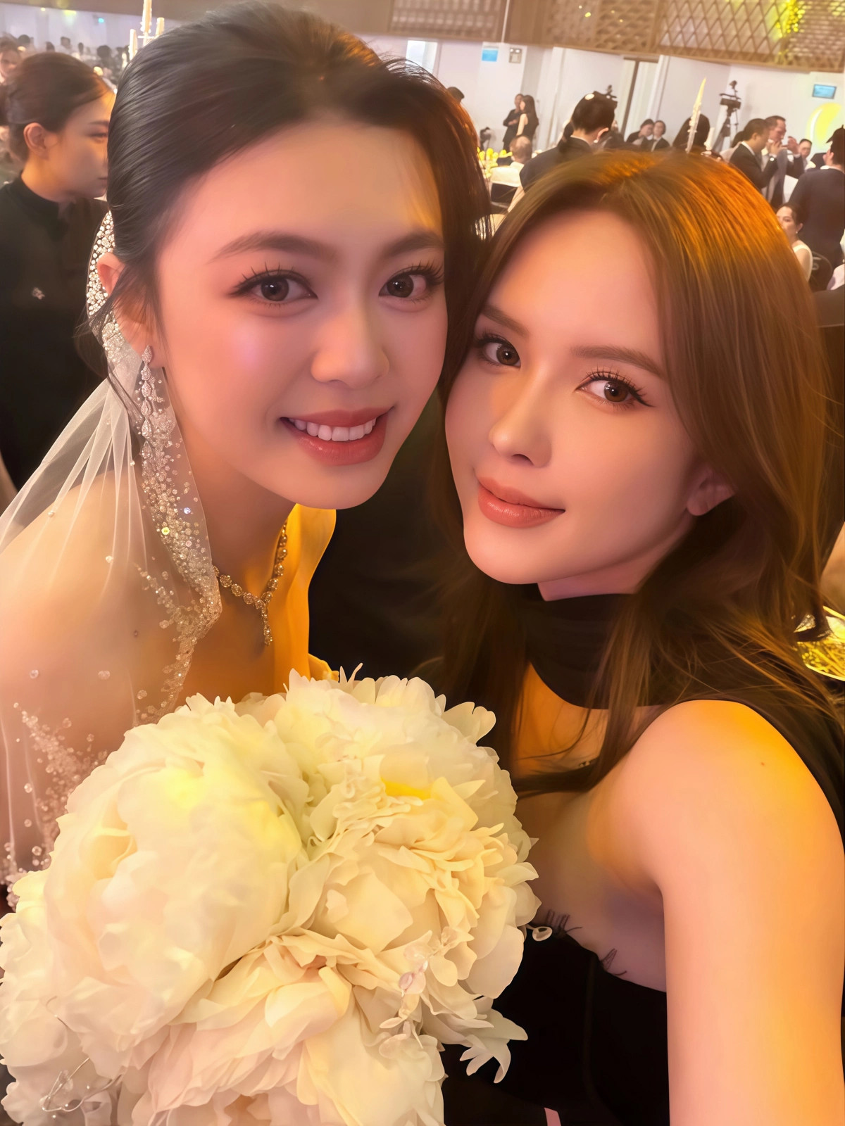 Choáng ngợp tiệc cưới phủ hoa tươi của Phan Hoàng và tiểu thư gia tộc nghìn tỷ - ảnh 9