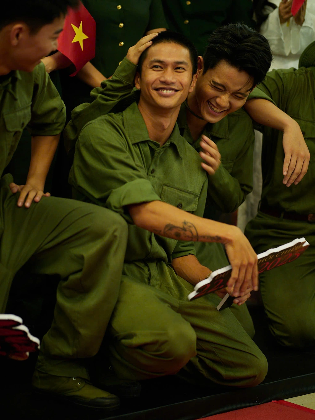 Gần hết 2025 rồi nhưng netizen vẫn chưa hết tranh cãi về tứ trụ Hòa Minzy- Nguyễn Hùng, Võ Hạ Trâm- Duyên Quỳnh - ảnh 3