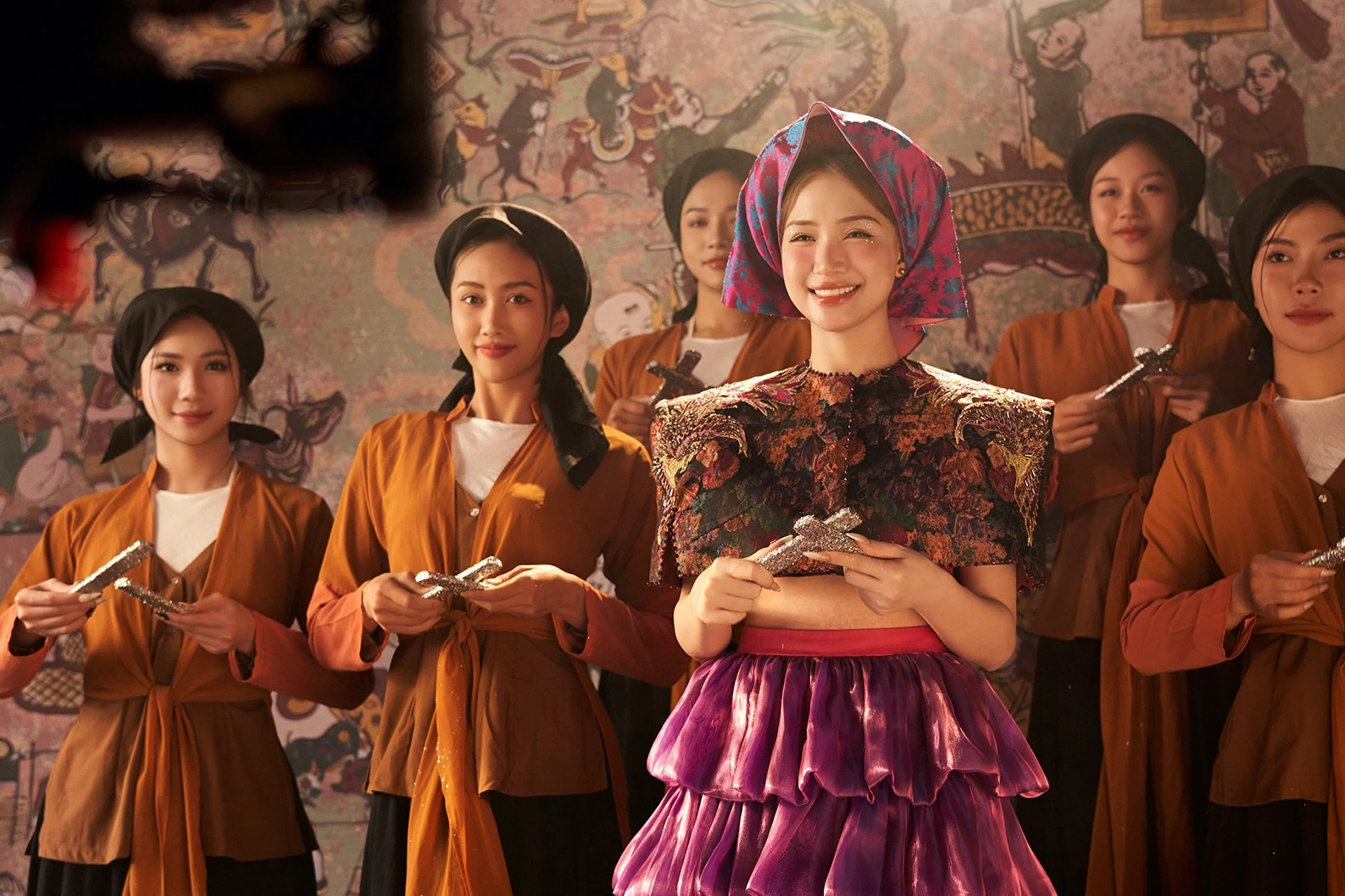 Gần hết 2025 rồi nhưng netizen vẫn chưa hết tranh cãi về tứ trụ Hòa Minzy- Nguyễn Hùng, Võ Hạ Trâm- Duyên Quỳnh - ảnh 2