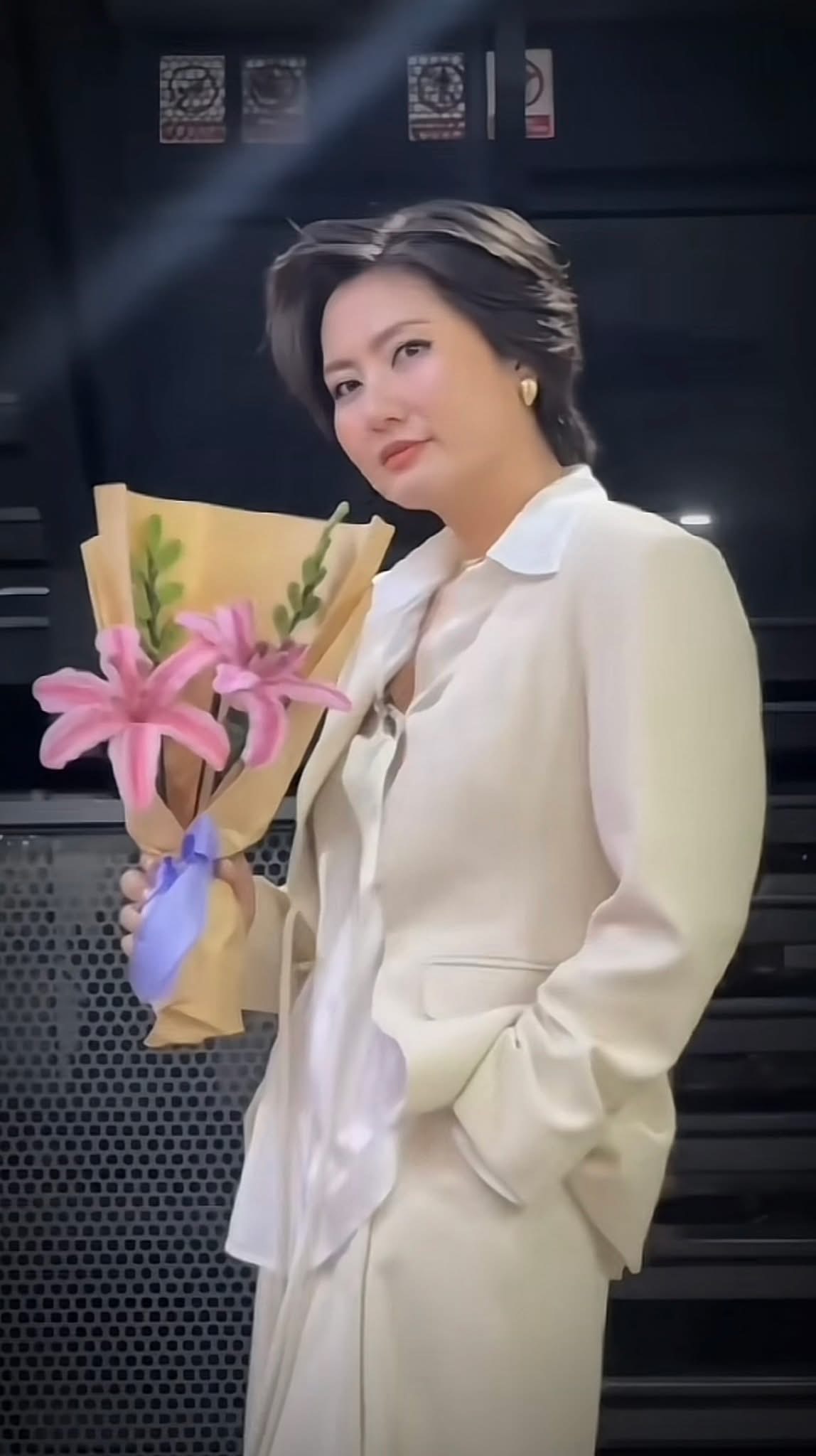 Diễn viên Ngọc Lan cắt tóc tém, đổi phong cách menswear hậu tuyên bố giải nghệ - ảnh 6