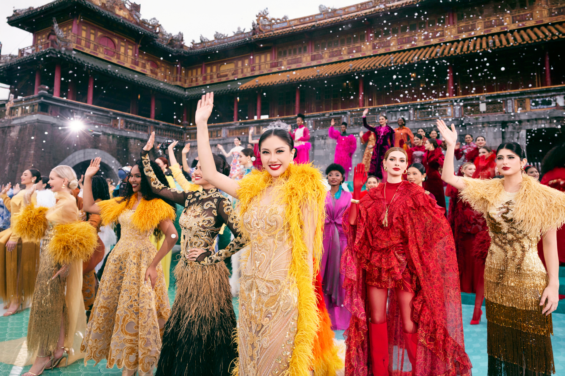 Hơn 70 thí sinh quốc tế Miss Cosmo 2025 trình diễn tại Quảng trường Ngọ Môn – Hoàng Thành Huế - ảnh 2