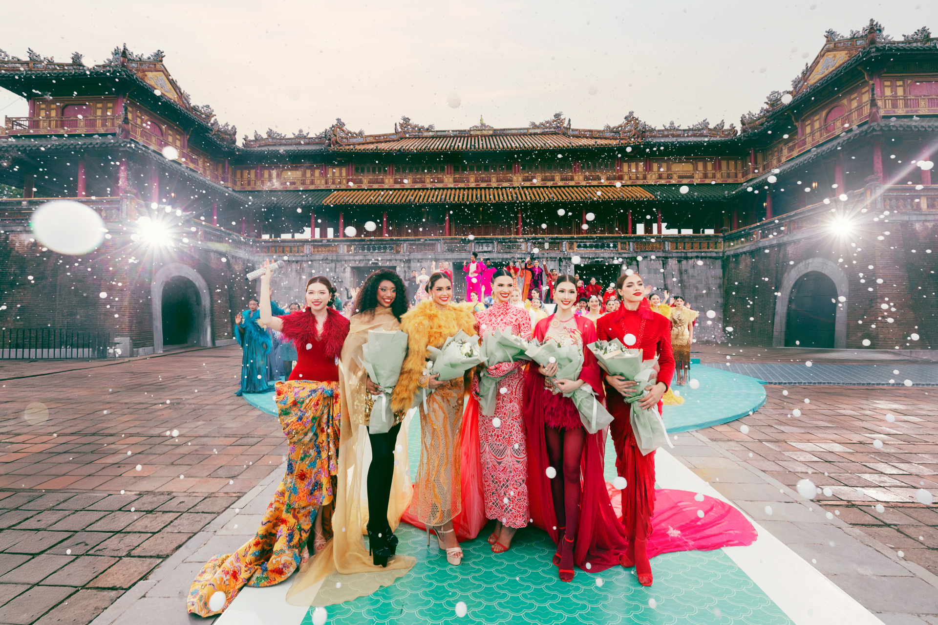 Hơn 70 thí sinh quốc tế Miss Cosmo 2025 trình diễn tại Quảng trường Ngọ Môn – Hoàng Thành Huế - ảnh 7