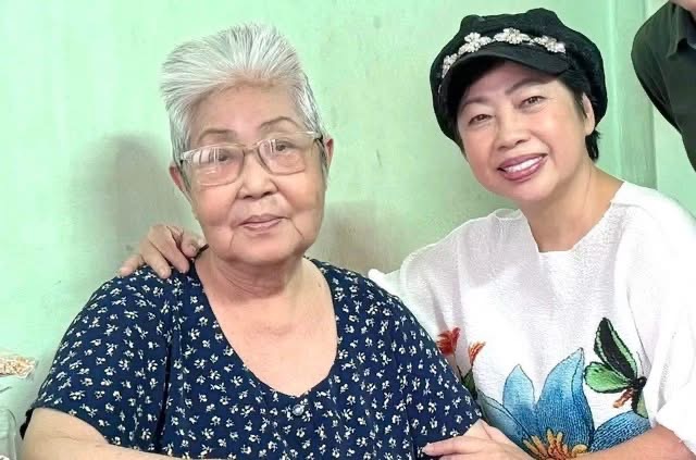 Nghệ sĩ Uyên Trinh gãy 4 đốt sống lưng, sống trong nhà suốt 10 năm và đối mặt nhiều bệnh tật ở tuổi xế chiều - ảnh 1