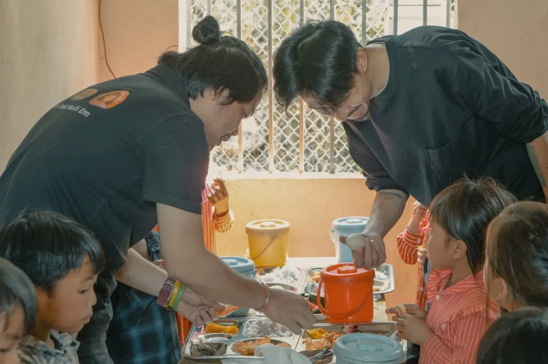 Bất ngờ với số tiền Hòa Minzy, Đen Vâu từng ủng hộ cho dự án 'Nuôi Em' - ảnh 3