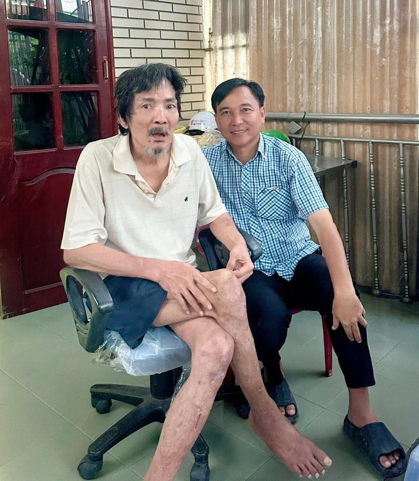 Nghẹn lòng chỗ ở nghệ sĩ Thương Tín trước khi qua đời: dựng tạm nhà tại xưởng bỏ hoang, vỏn vẹn chiếc giường ngả lưng - ảnh 1