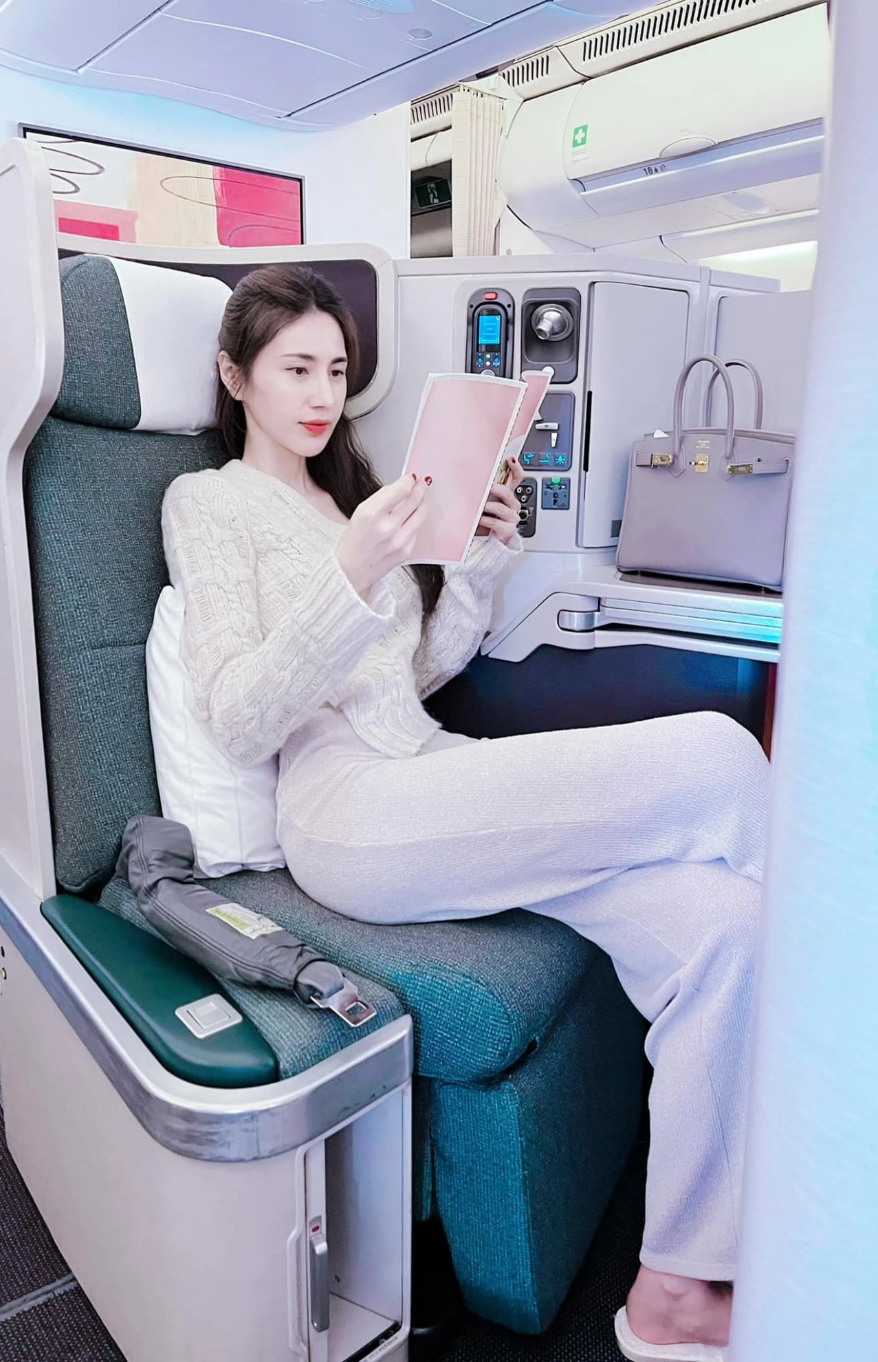 Hình ảnh hiếm hoi của Công Vinh và Thuỷ Tiên sau thời gian dài kín tiếng - ảnh 7