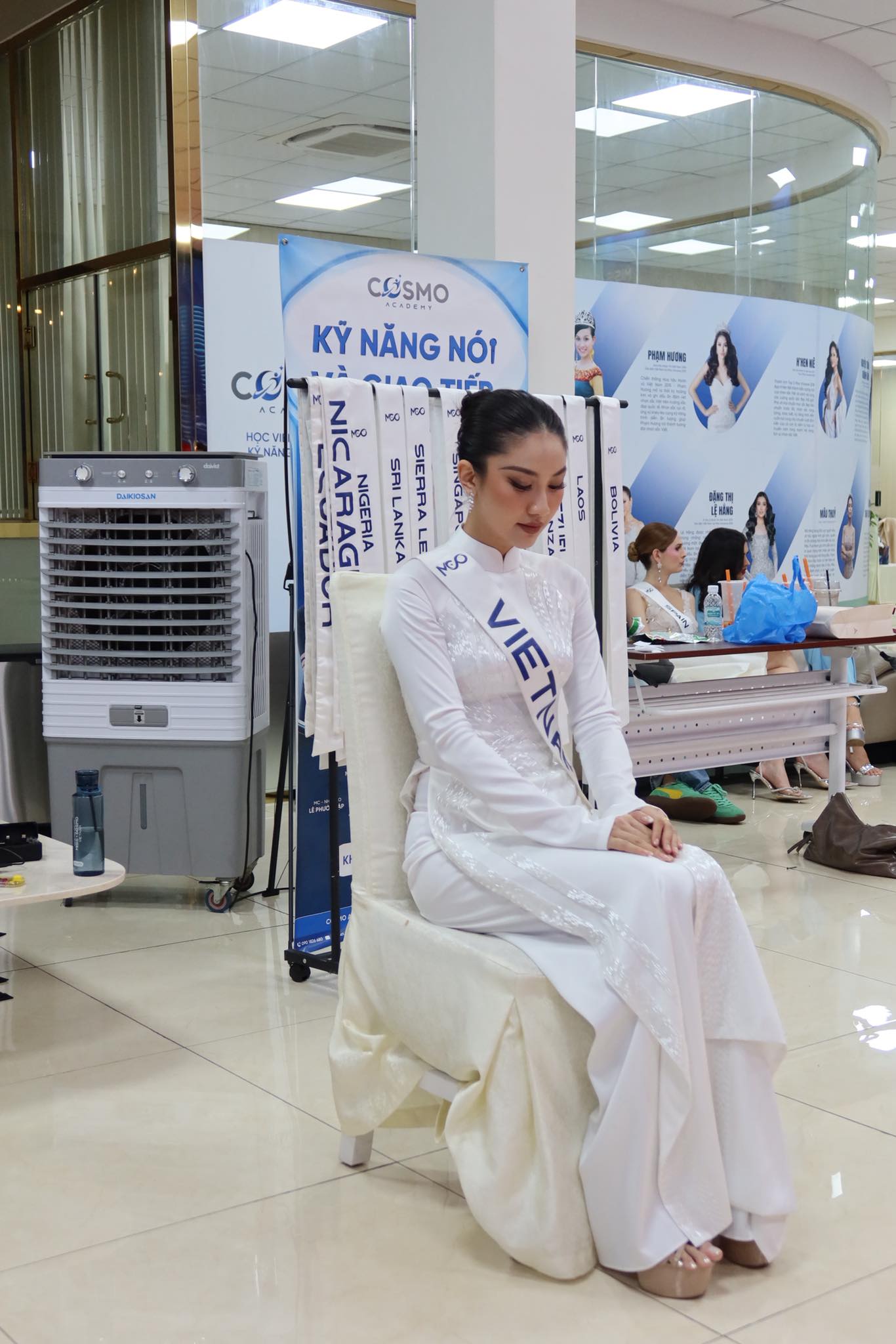 Hoa hậu Phương Linh gặp sự cố, khán giả không khỏi lo lắng tại bán kết Miss Cosmo 2025 - ảnh 5