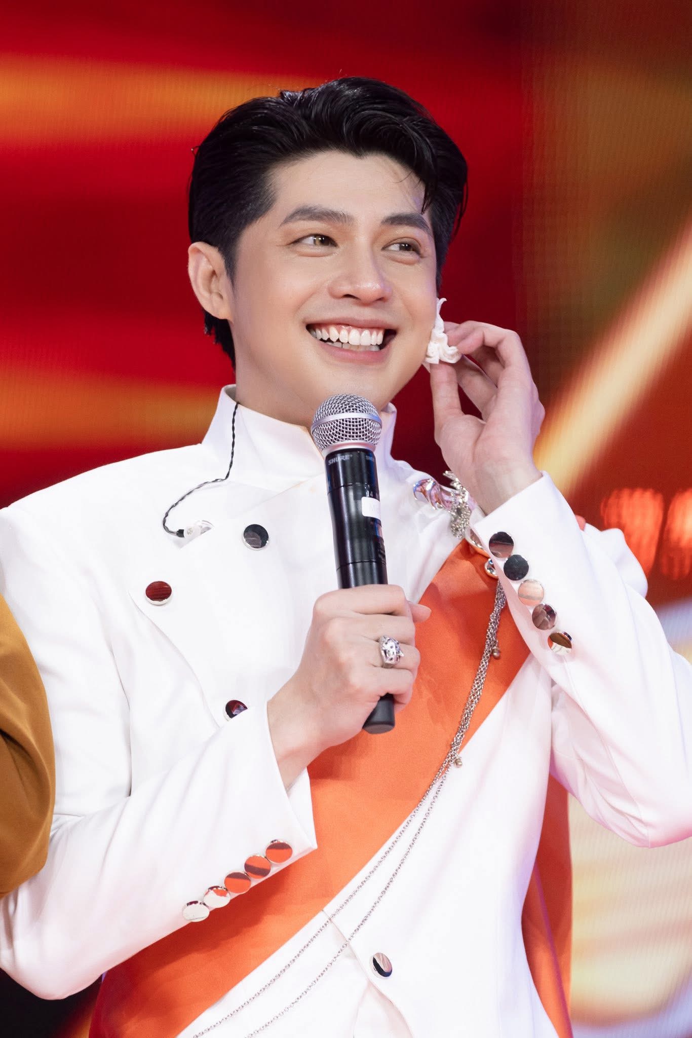 Fan nữ làm điều này với Noo Phước Thịnh gây bão mạng xã hội - ảnh 1