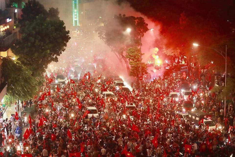 Loạt sao Việt “đi bão” ăn mừng chiến thắng U22 Việt Nam - ảnh 2