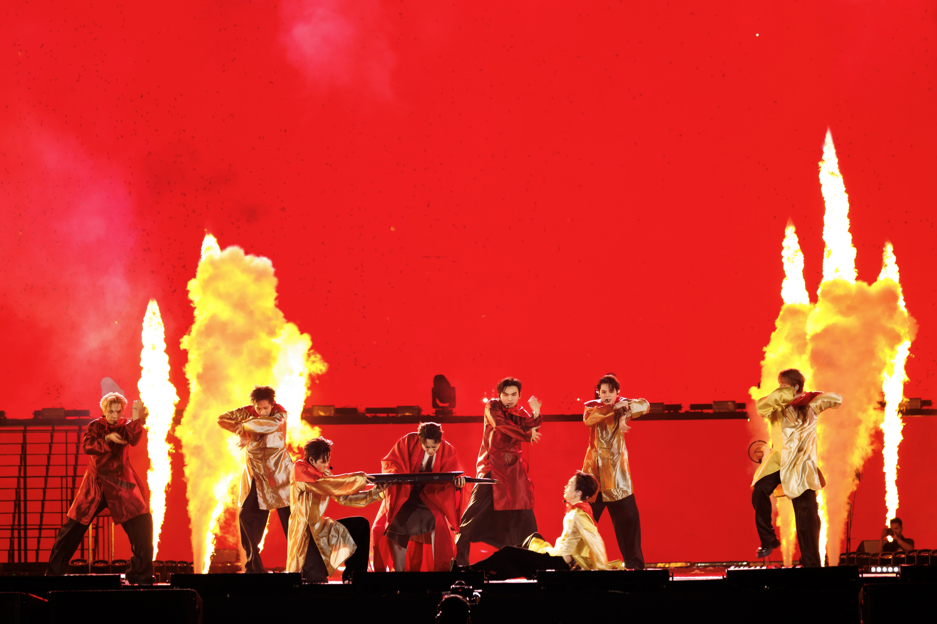 SOOBIN cùng Tân binh thăng cấp tạo nên màn kết hợp bùng nổ tại Y-Concert 2025 - ảnh 2