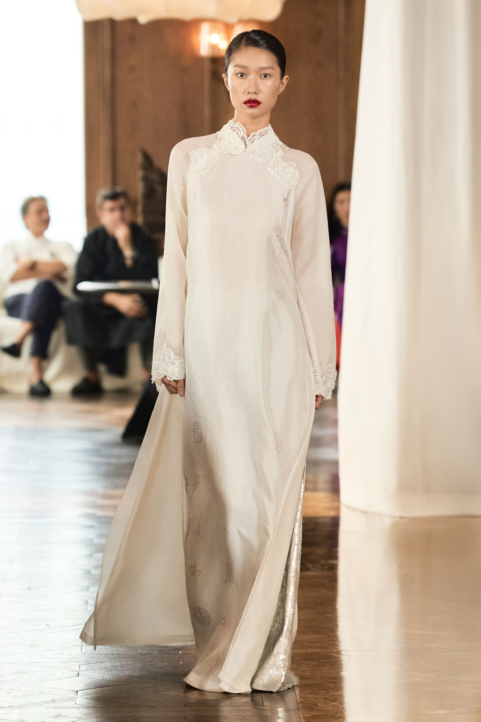 Khi áo dài được sáng tạo một cách tinh tế, ​​không phá vỡ hình tượng truyền thống - ảnh 2