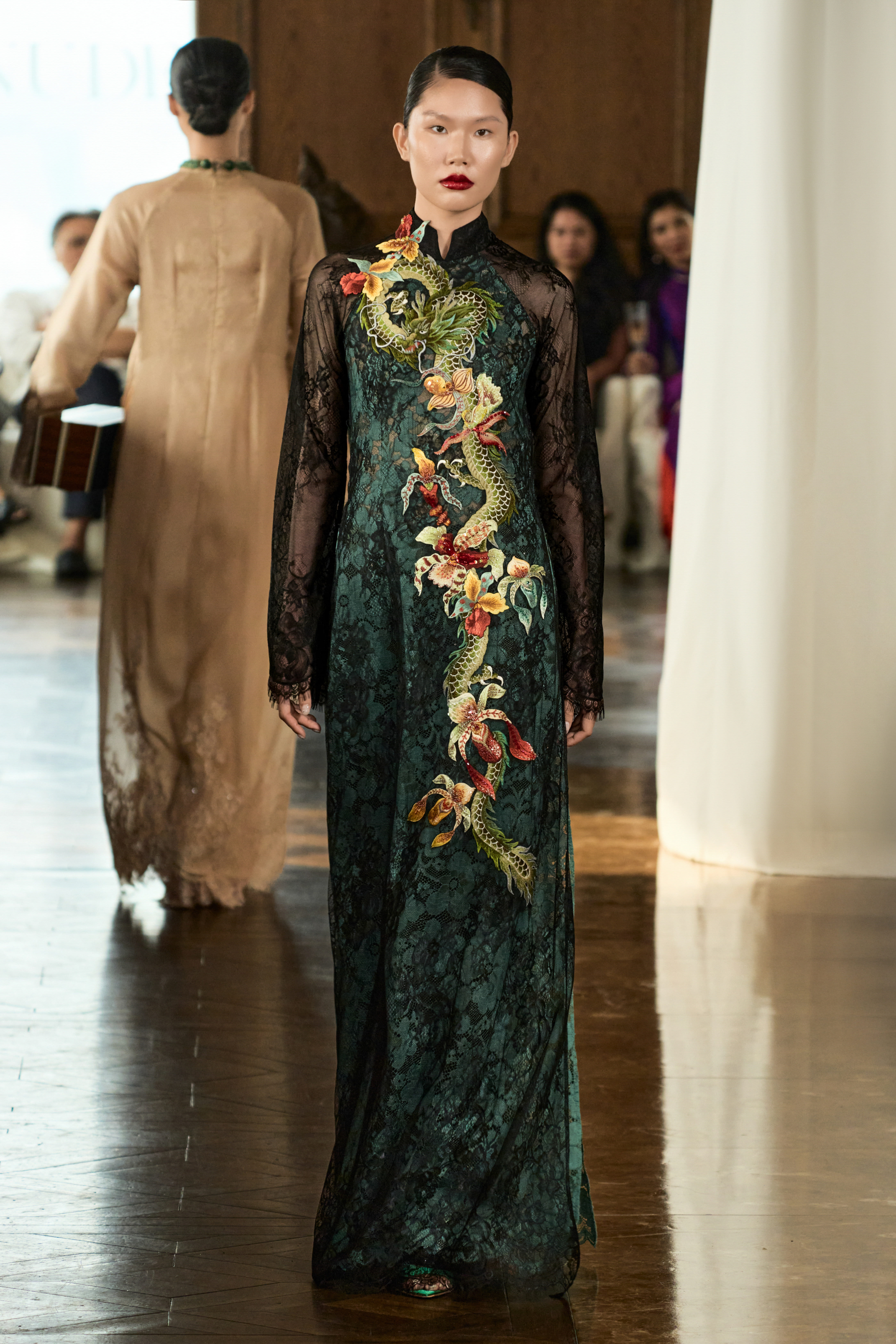 Khi áo dài được sáng tạo một cách tinh tế, ​​không phá vỡ hình tượng truyền thống - ảnh 8