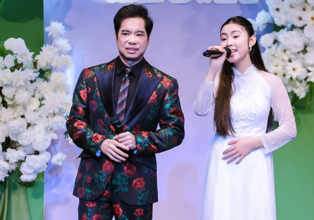 Ngọc Sơn bất ngờ tặng 5.000 euro cho học trò tại Đức - ảnh 5