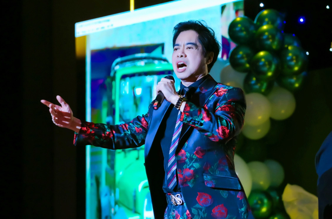 Ngọc Sơn bất ngờ tặng 5.000 euro cho học trò tại Đức - ảnh 1