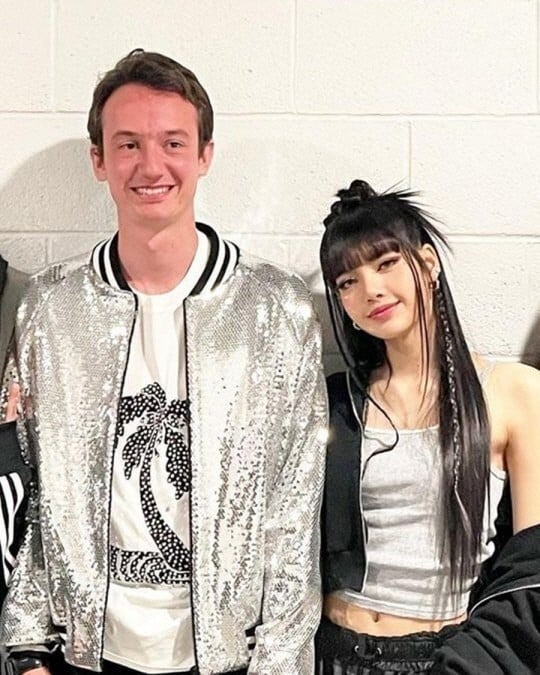 Dân mạng dậy sóng trước tin Lisa (BLACKPINK) bí mật kết hôn với bạn trai tài phiệt - ảnh 2