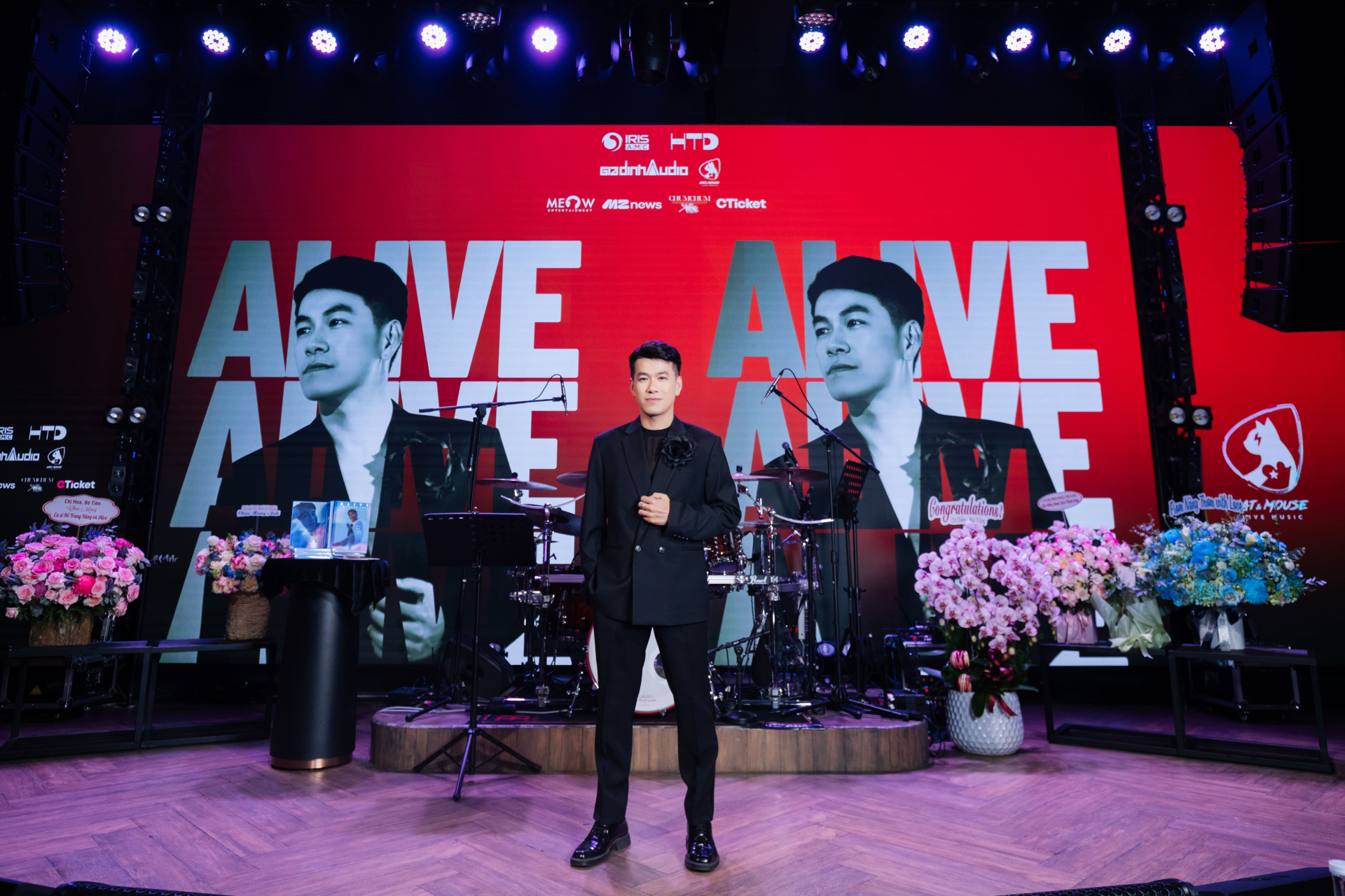 Hồ Trung Dũng ra mắt album thứ 10 “ALIVE”, trích doanh thu ủng hộ đồng bào miền Trung - ảnh 1