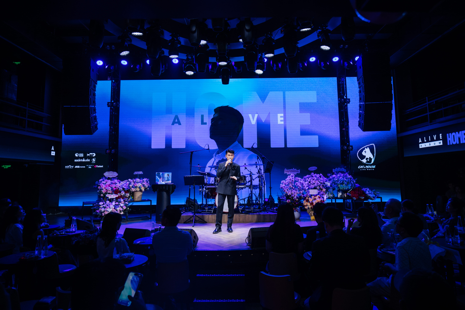 Hồ Trung Dũng ra mắt album thứ 10 “ALIVE”, trích doanh thu ủng hộ đồng bào miền Trung - ảnh 4