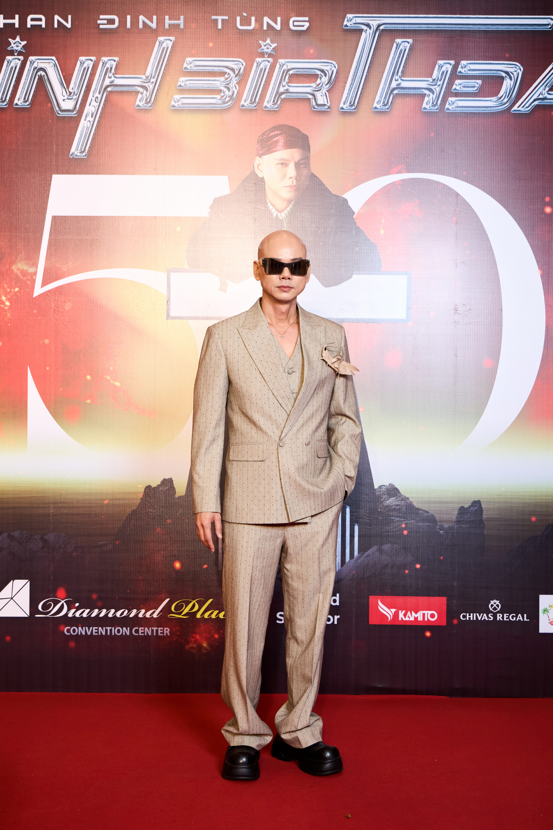 Hit Khúc Hát Mừng Sinh Nhật của Phan Đinh Tùng sẽ có phiên bản 5 nghệ sĩ quốc tế từ 5 châu lục góp giọng - ảnh 2