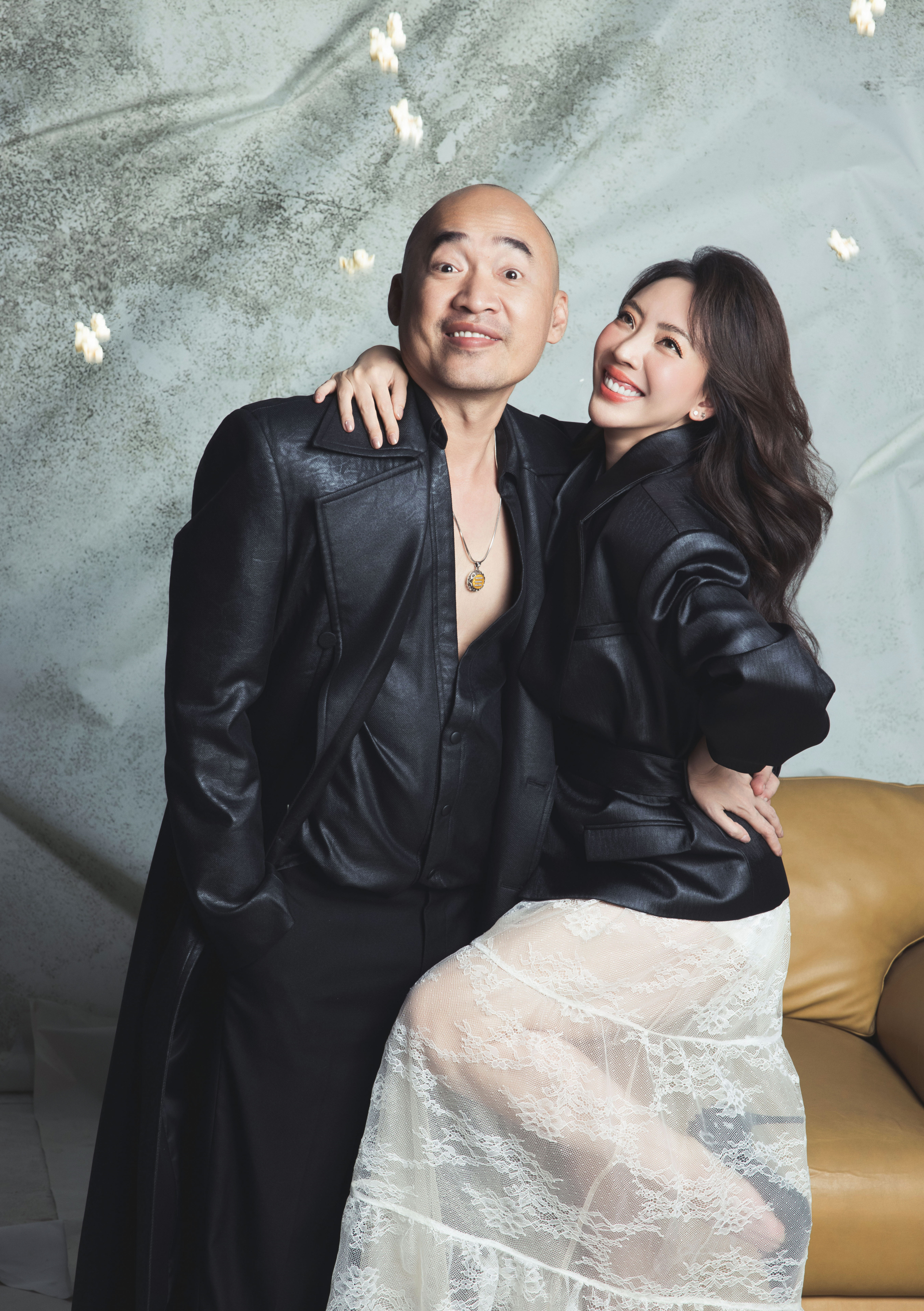 Tiến Luật “chơi lớn” tặng nhẫn kim cương cho Thu Trang kỷ niệm 15 năm ngày cưới, khán giả nói ngay: “Cậu Khả là đây!” - ảnh 1