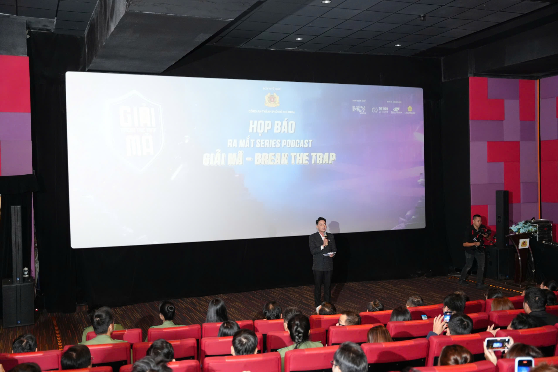 Công an TP.HCM ra mắt series podcast “Giải mã - Break the Trap”, bóc trần những “chiếc bẫy” ma túy trên không gian mạng - ảnh 1