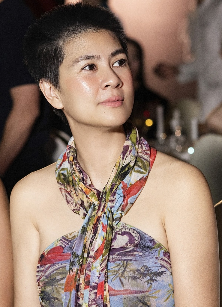 Kim Thư gây choáng: Xuống tóc, mặt mộc sau biến cố, nhan sắc U50 khiến netizen đồng loạt lên tiếng bảo vệ - ảnh 1