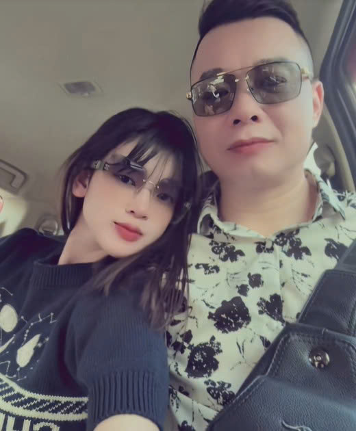 Tôn Bằng (chồng cũ Hằng Du Mục) lên xe hoa với người vợ thứ 4 kém chú rể tận 26 tuổi - ảnh 1