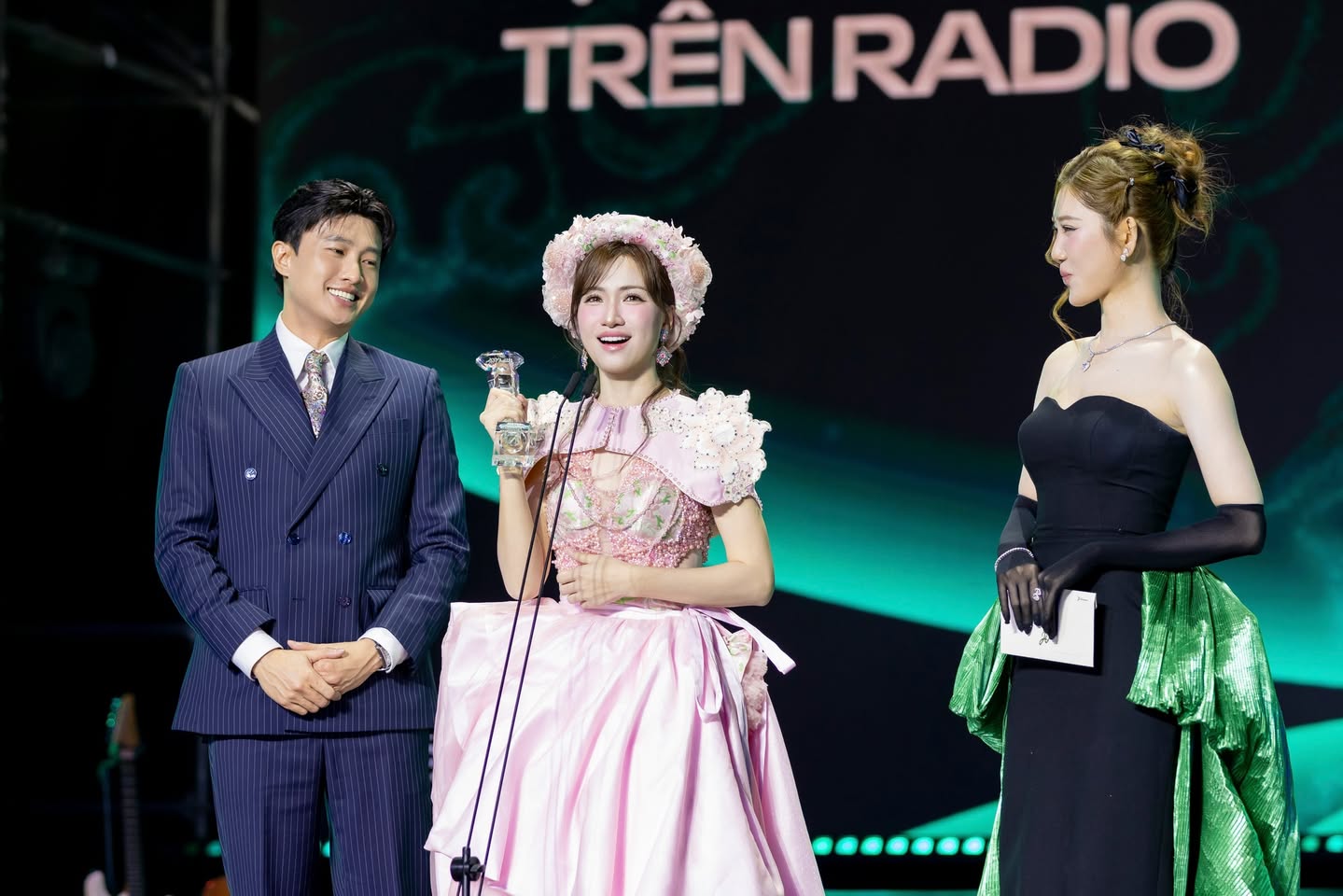 Làn Sóng Xanh 2025: Hòa Minzy thắng lớn, SOOBIN và Nguyễn Hùng ghi dấu ở các hạng mục trọng tâm - ảnh 3