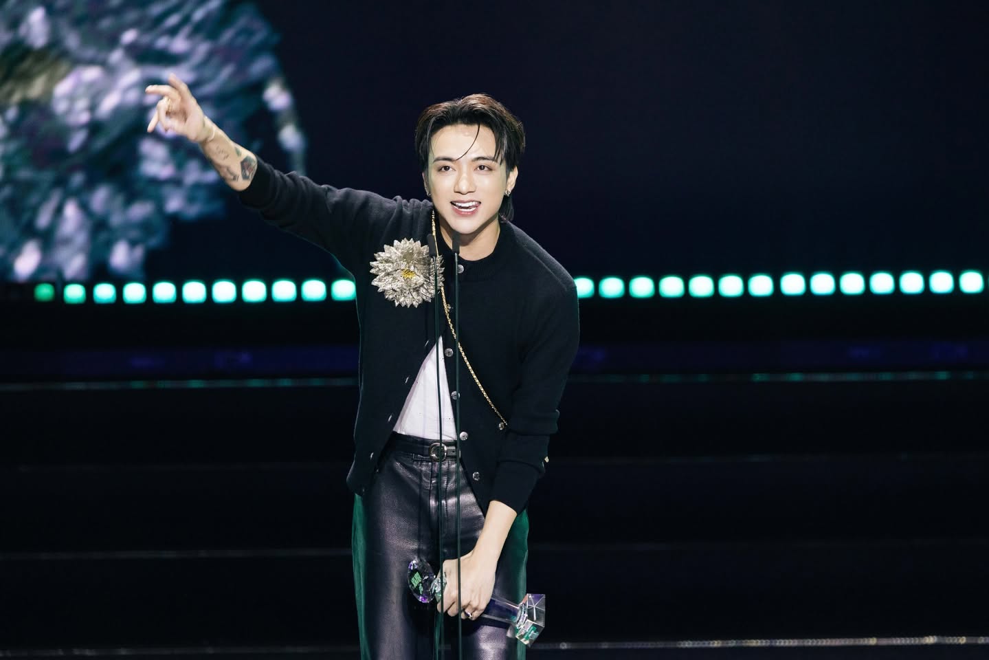 Làn Sóng Xanh 2025: Hòa Minzy thắng lớn, SOOBIN và Nguyễn Hùng ghi dấu ở các hạng mục trọng tâm - ảnh 1