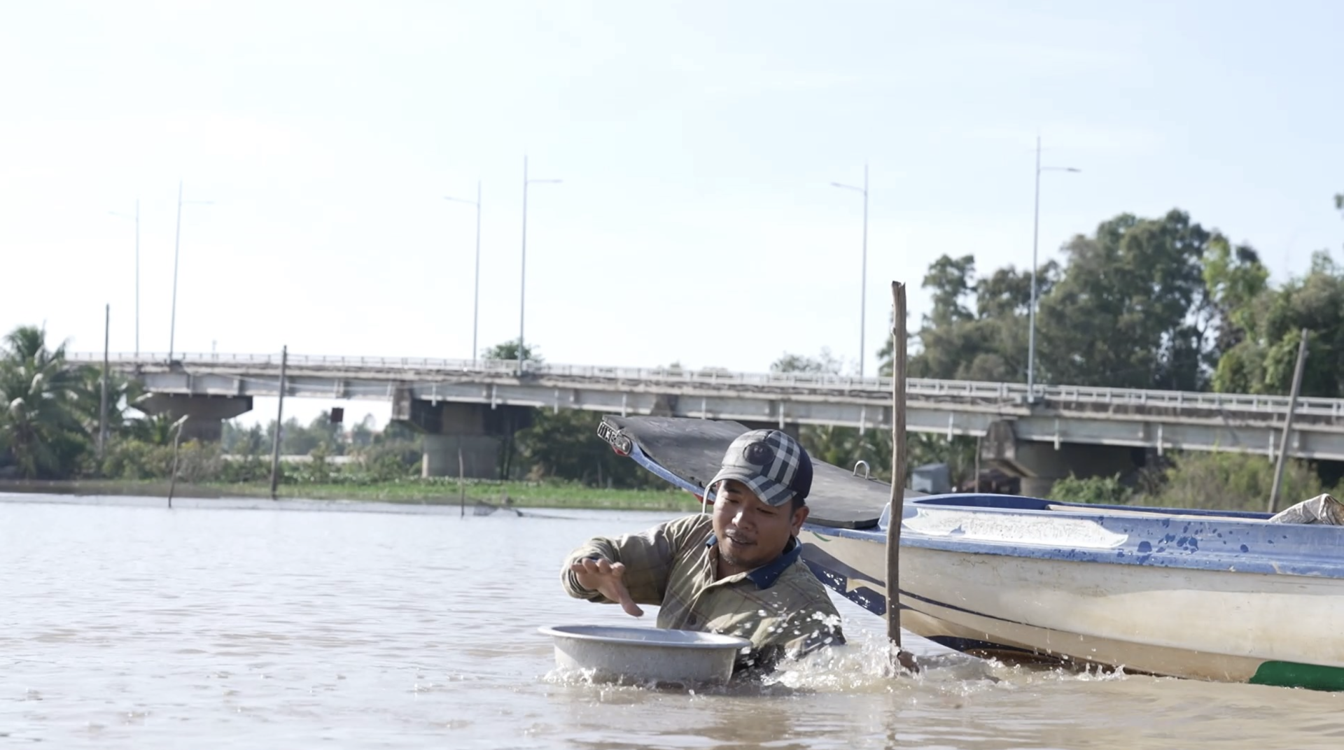 Đại Nghĩa, Nhâm Phương Nam và Lâm Bảo Ngọc bật khóc trước hoàn cảnh cô bé hơn một năm không được ăn thịt - ảnh 3