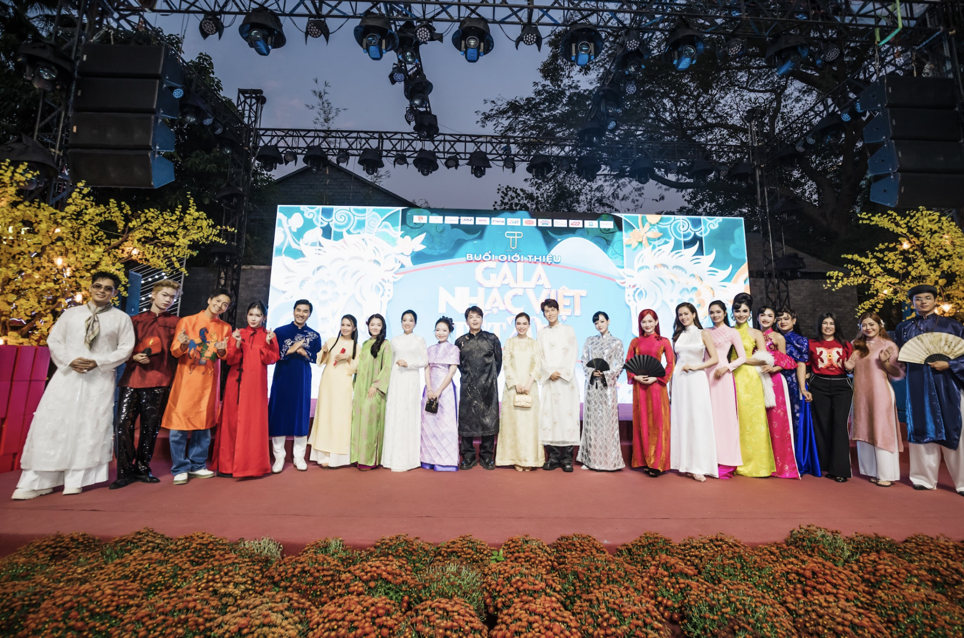 Ra mắt Gala Nhạc Việt Tết 2026: Nghệ sĩ nhận bằng khen, 500 phần quà được trao cho trẻ em khó khăn - ảnh 5