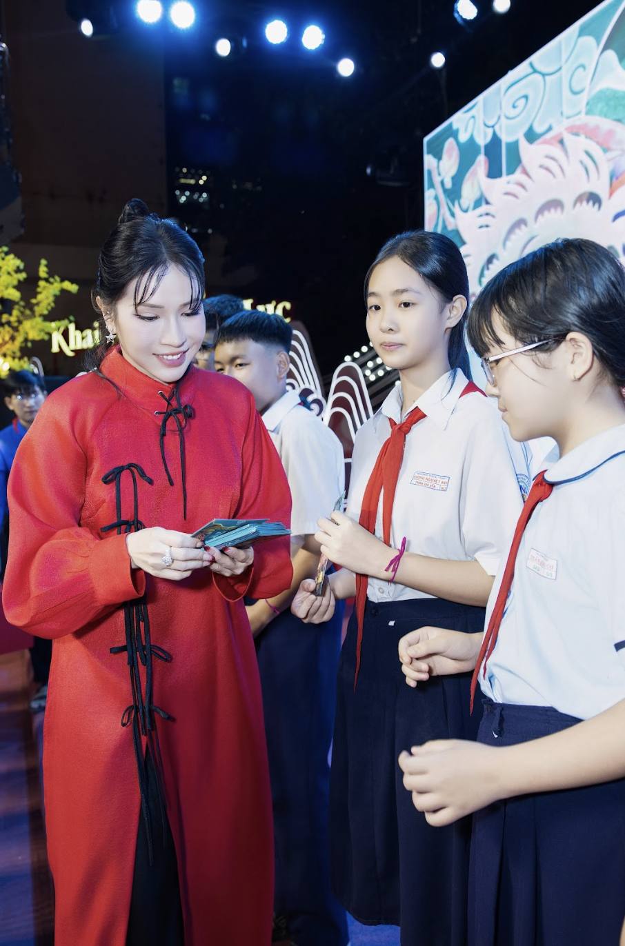 Ra mắt Gala Nhạc Việt Tết 2026: Nghệ sĩ nhận bằng khen, 500 phần quà được trao cho trẻ em khó khăn - ảnh 3