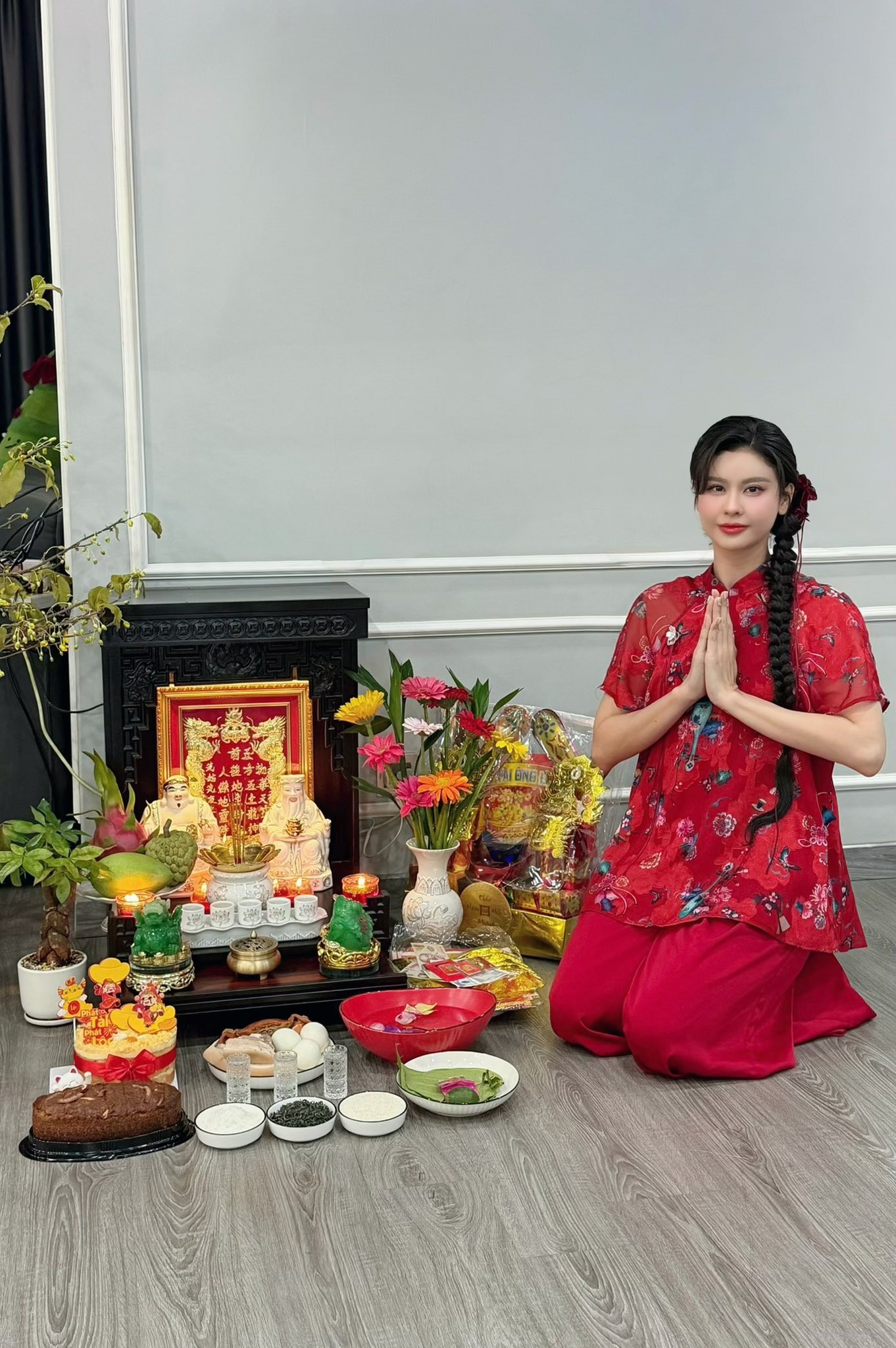 showbiz-viet-ngay-than-tai-lan-ngoc-tang-vang-1-sao-nu-dang-mam-cung-toan-tien-vang-gay-choang-bc9e9fe3d2bc473fa229d7d38-1327