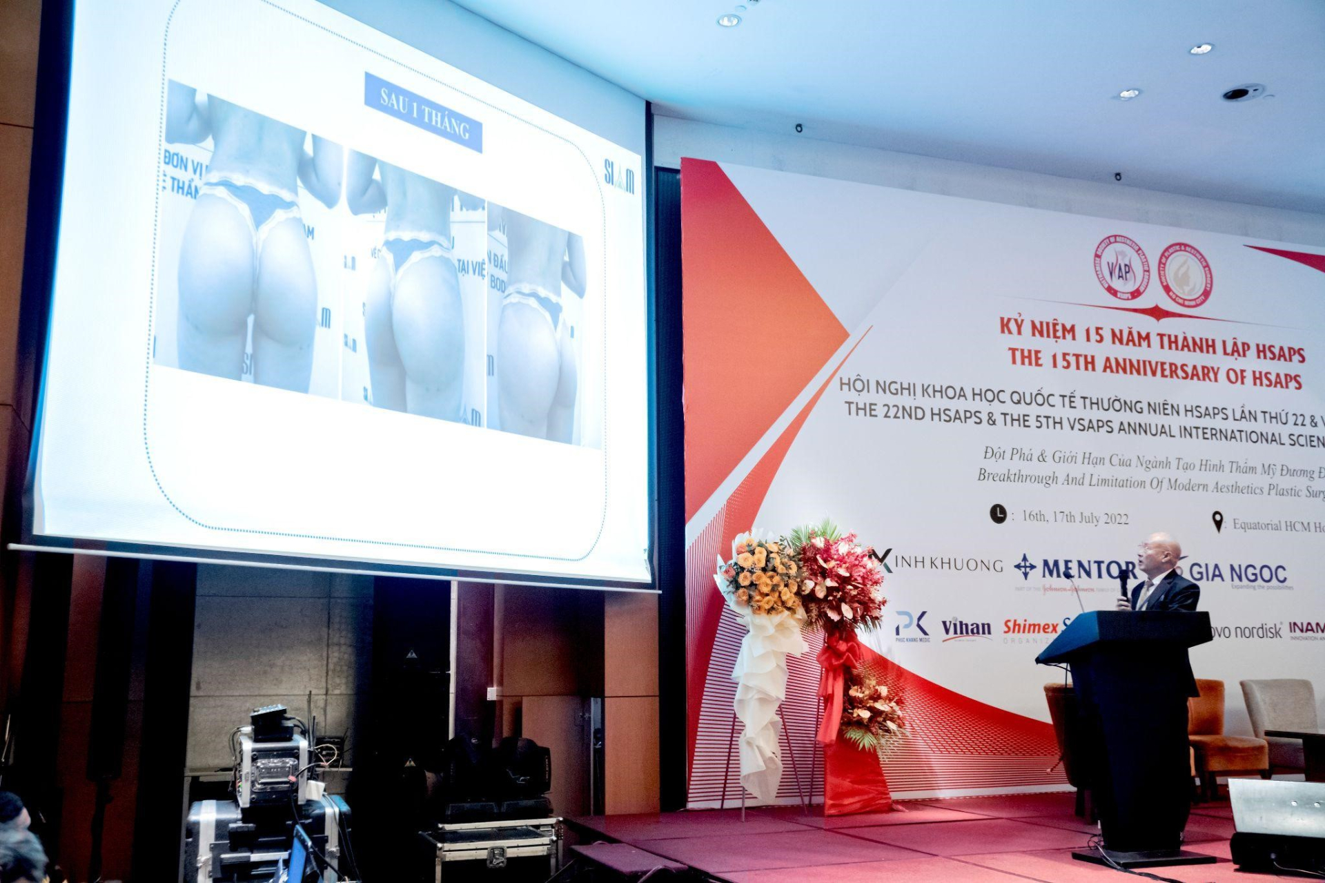 Bác sĩ Bùi Xuân Huân - Đại diện VTM Siam Thailand báo cáo chuyên đề: Hút mỡ & thon gọn cơ thể